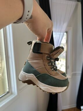 London Fog infant boots sz 5c